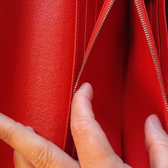 Authentic lv twist lock wallet - Picture 7 of 12